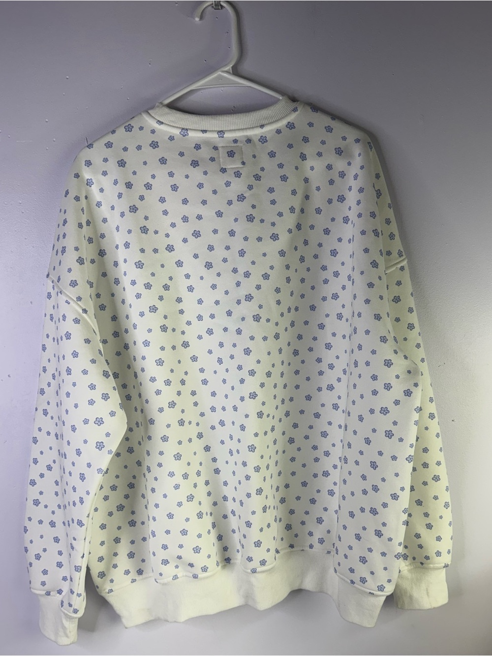 SUNKISSED COCONUT White Lilo Blue Floral Sweatshirt size large - Picture 2 of 6